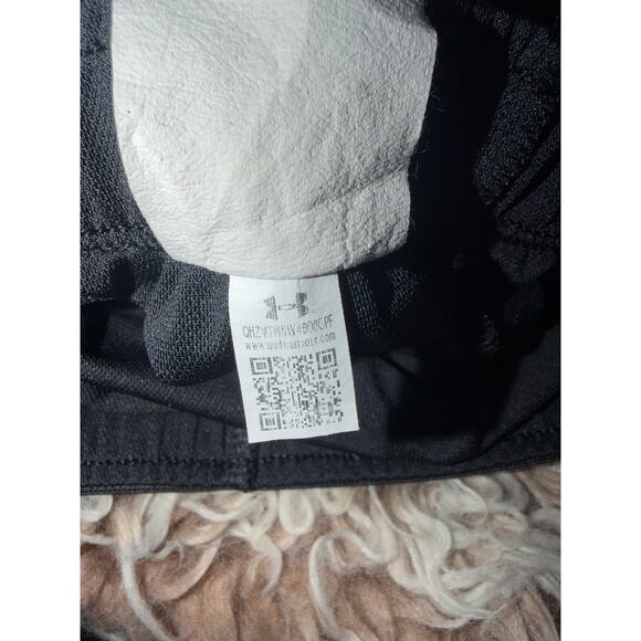 Under armour women’s black athletic shorts - Picture 11 of 11